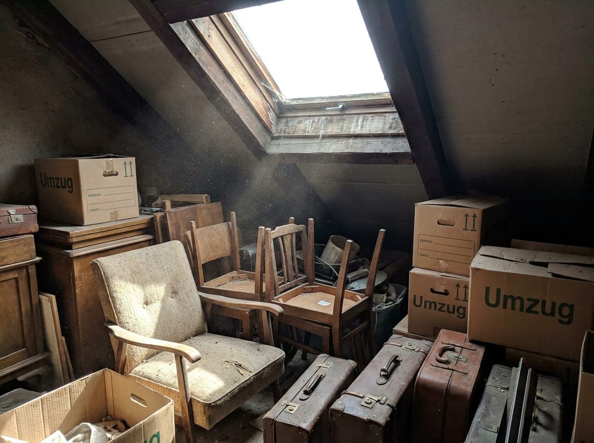 Jahrzehnte-Hausstand im Dachboden – Hiob GmbH München